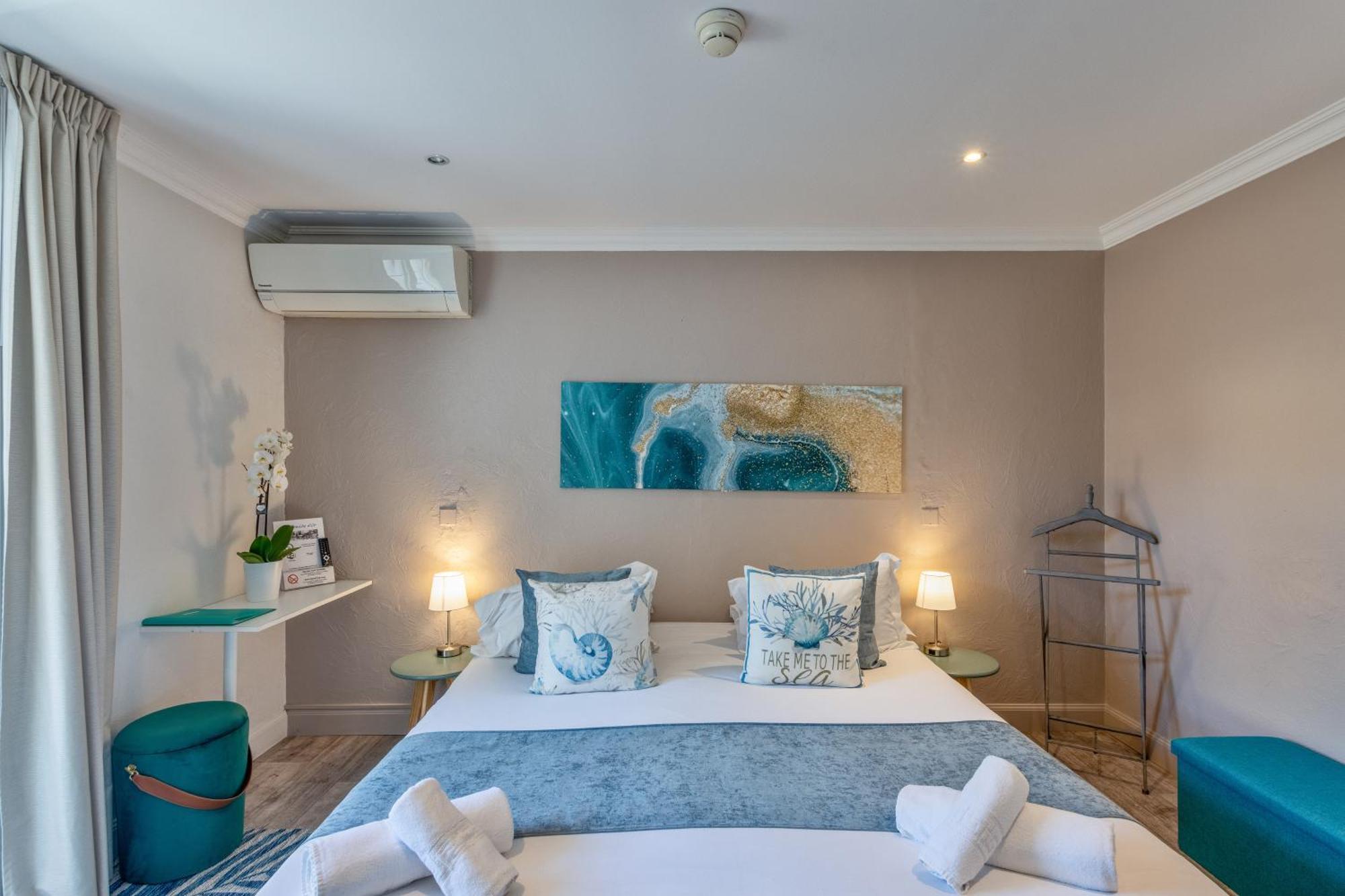 De La Corniche D'or 3*