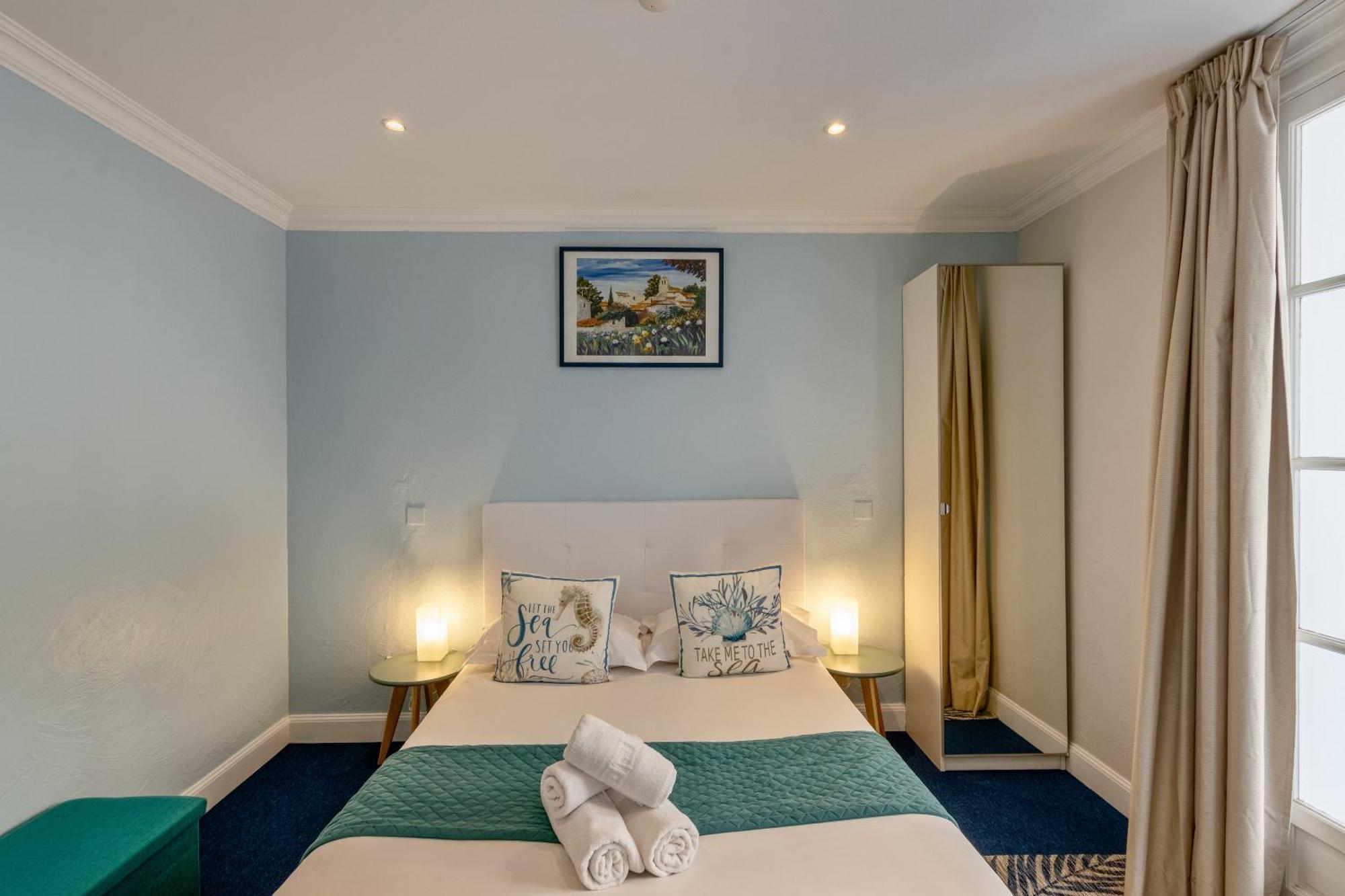 Hotel De La Corniche D'or 3*