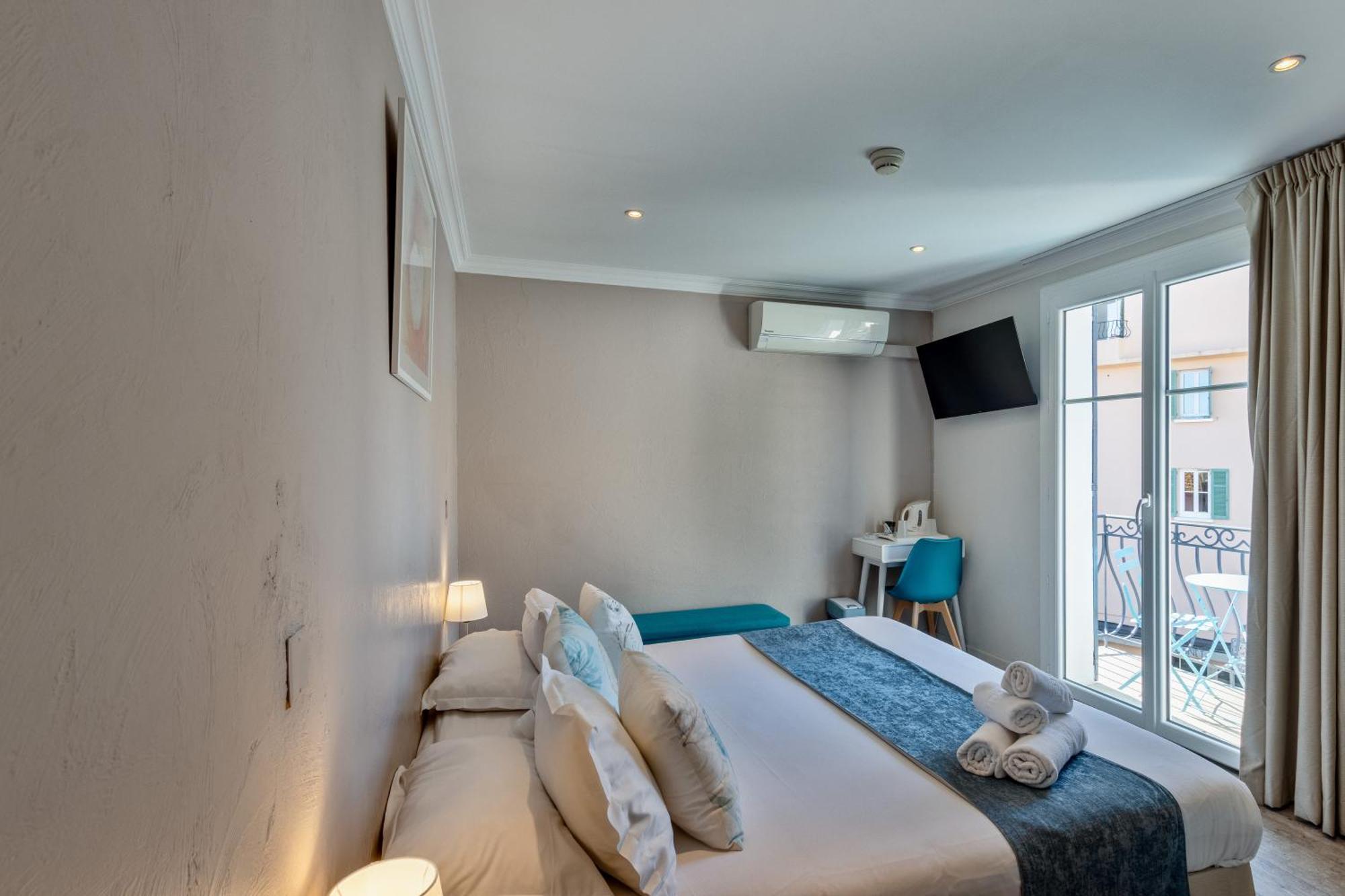De La Corniche D'or Hotel