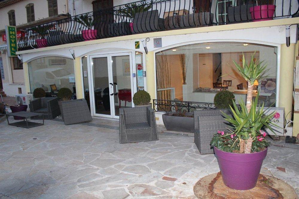 De La Corniche D'or 3*